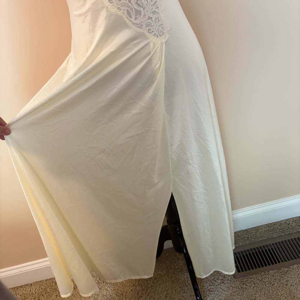 Vintage bridal lace lingerie gown - Picture 3 of 7